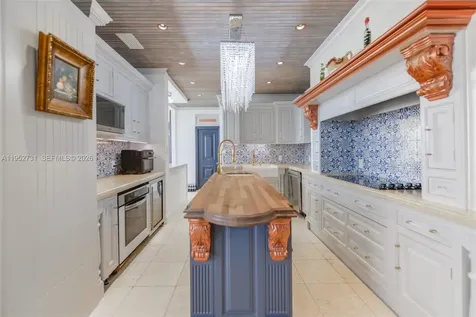 2800 Island Boulevard Aventura FL 33160