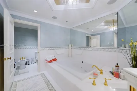 2800 Island Boulevard Aventura FL 33160