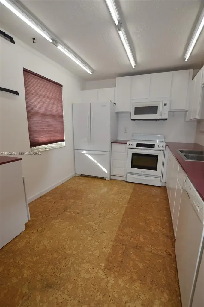 425 SE 11th Terrace Dania Beach FL 33004