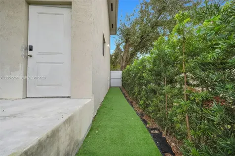 2315 NW 60th Street Miami FL 33142