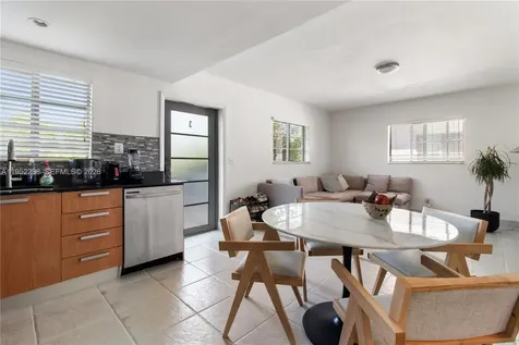 1050 7th Street Miami Beach FL 33139