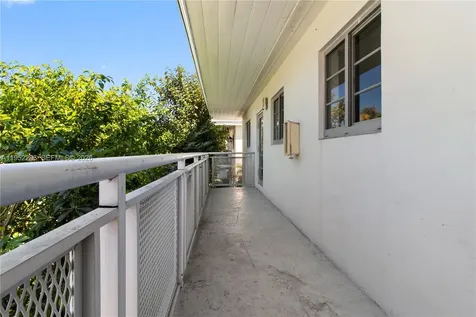 1050 7th Street Miami Beach FL 33139