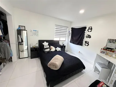 1100 SW 109th Avenue Pembroke Pines FL 33025