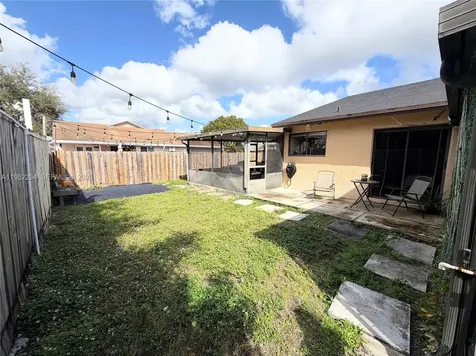 1100 SW 109th Avenue Pembroke Pines FL 33025