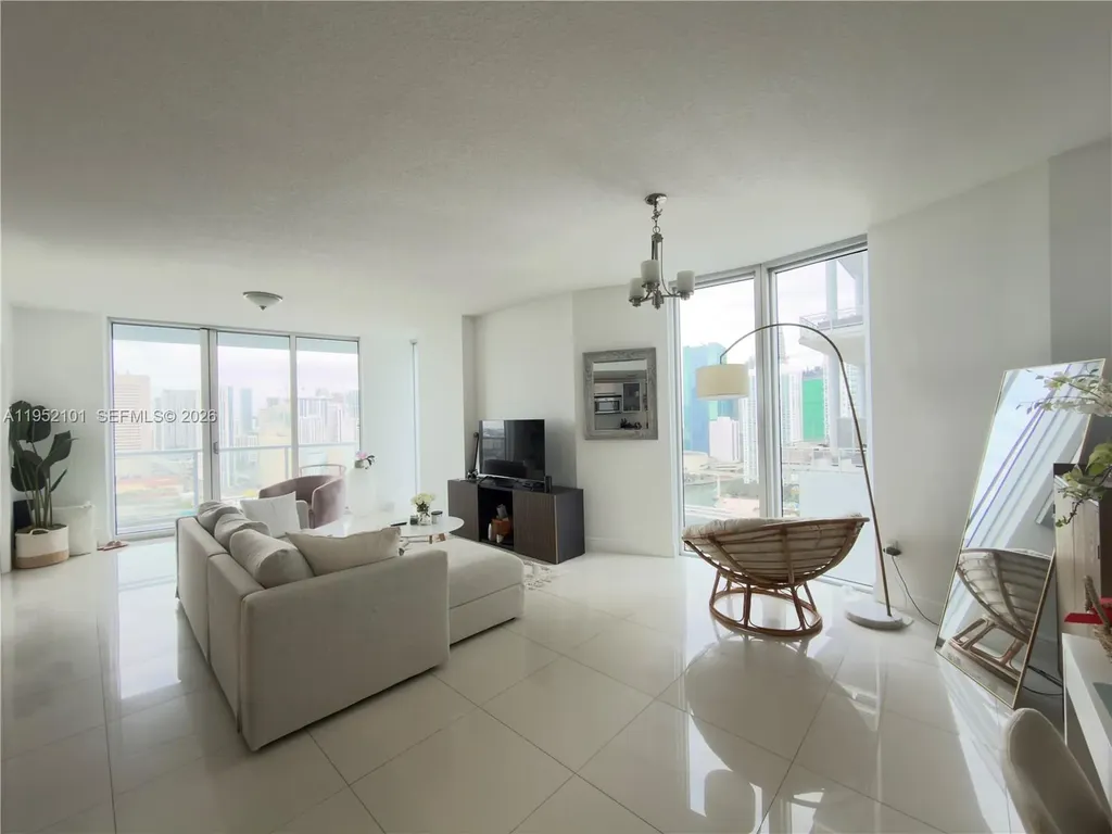 185 SW 7th Street Miami FL 33130