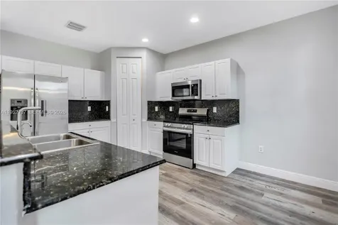 2540 SW 85th Terrace Miramar FL 33025