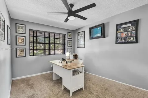 821 Somerset Avenue Davie FL 33325