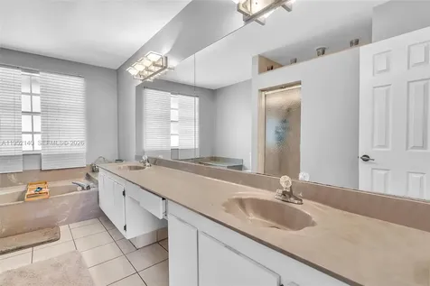 821 Somerset Avenue Davie FL 33325