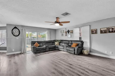 821 Somerset Avenue Davie FL 33325