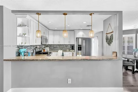 821 Somerset Avenue Davie FL 33325
