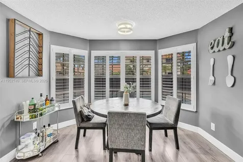 821 Somerset Avenue Davie FL 33325