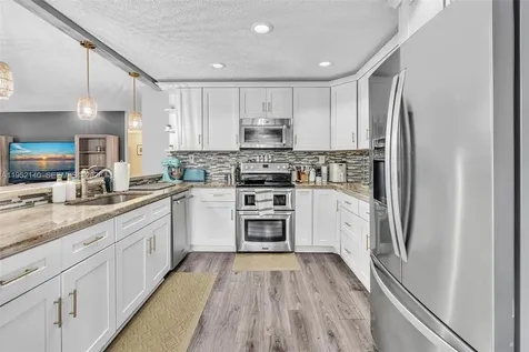 821 Somerset Avenue Davie FL 33325