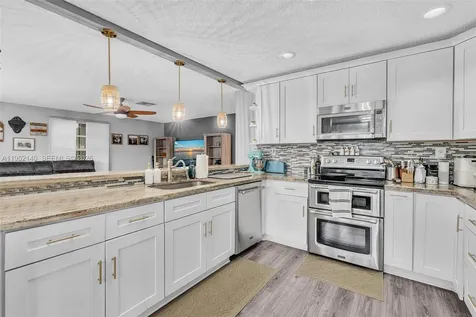 821 Somerset Avenue Davie FL 33325