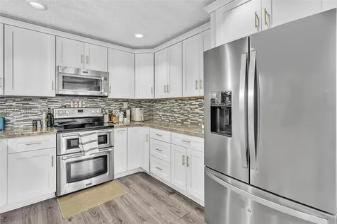821 Somerset Avenue Davie FL 33325