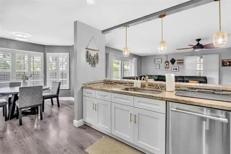 821 Somerset Avenue Davie FL 33325