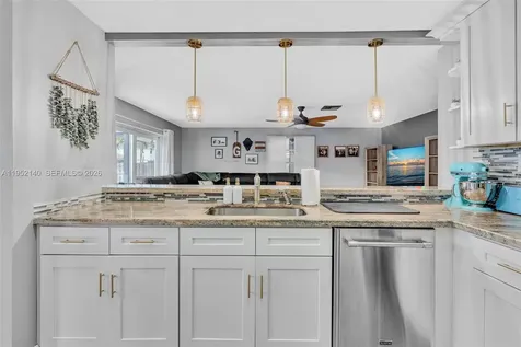 821 Somerset Avenue Davie FL 33325
