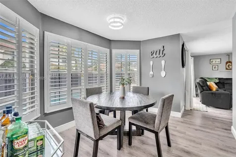 821 Somerset Avenue Davie FL 33325