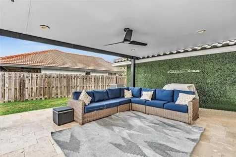 821 Somerset Avenue Davie FL 33325