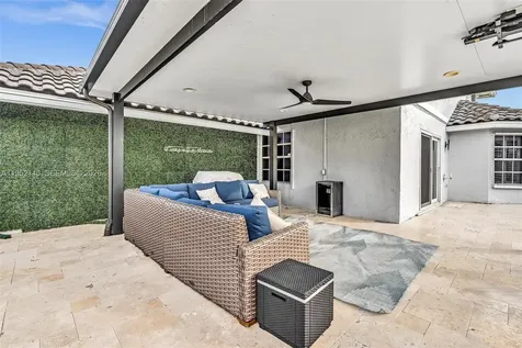 821 Somerset Avenue Davie FL 33325