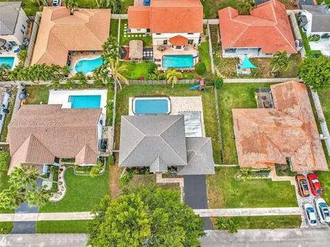 821 Somerset Avenue Davie FL 33325