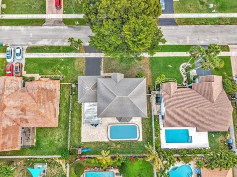 821 Somerset Avenue Davie FL 33325