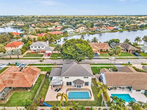821 Somerset Avenue Davie FL 33325