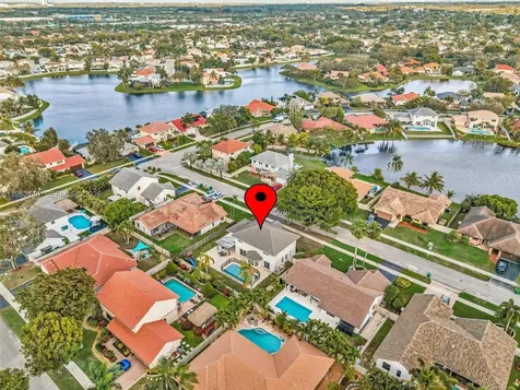 821 Somerset Avenue Davie FL 33325