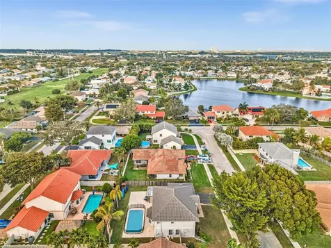 821 Somerset Avenue Davie FL 33325