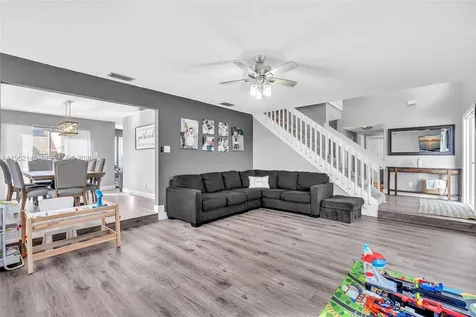 821 Somerset Avenue Davie FL 33325