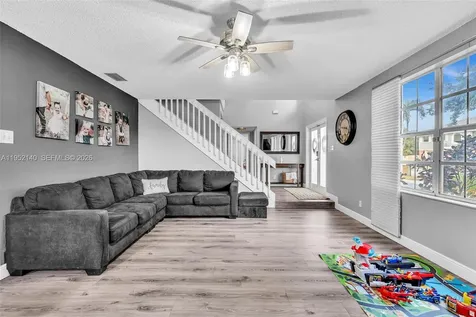 821 Somerset Avenue Davie FL 33325