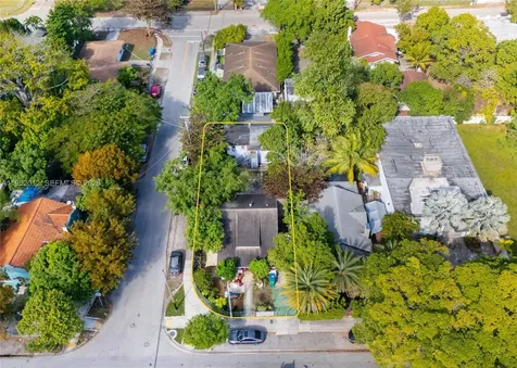 2919 NW 8th Avenue Miami FL 33127