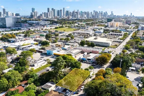 2919 NW 8th Avenue Miami FL 33127
