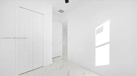 913/915 NE 15th Lane Cape Coral FL 33909
