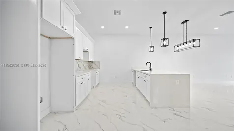 913/915 NE 15th Lane Cape Coral FL 33909