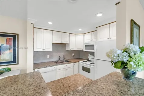 391 Grantham F Deerfield Beach FL 33442
