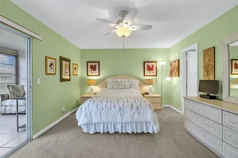 391 Grantham F Deerfield Beach FL 33442
