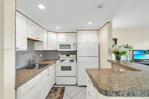 391 Grantham F Deerfield Beach FL 33442