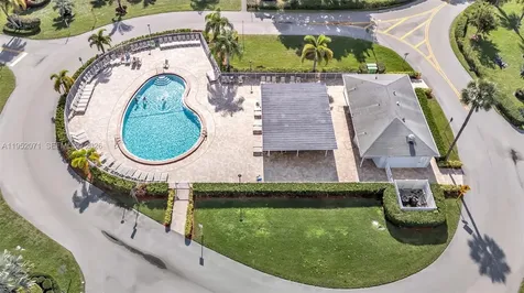 391 Grantham F Deerfield Beach FL 33442