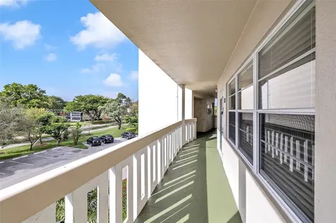 391 Grantham F Deerfield Beach FL 33442