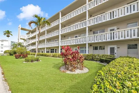391 Grantham F Deerfield Beach FL 33442