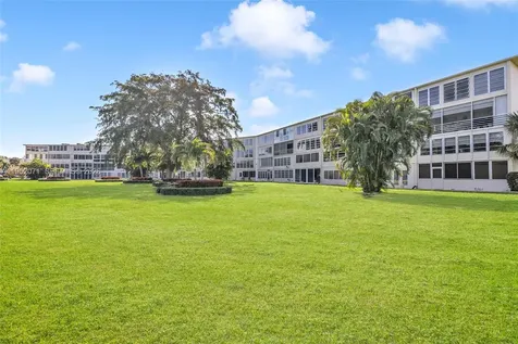 391 Grantham F Deerfield Beach FL 33442