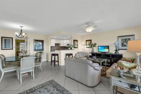 391 Grantham F Deerfield Beach FL 33442