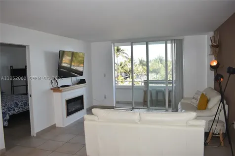 465 Ocean Drive Miami Beach FL 33139