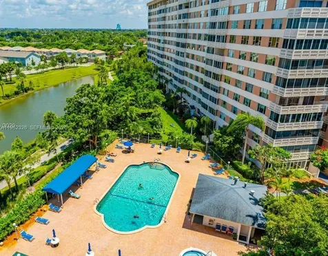 4001 Hillcrest Drive Hollywood FL 33021