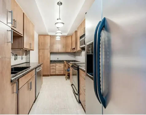 4001 Hillcrest Drive Hollywood FL 33021