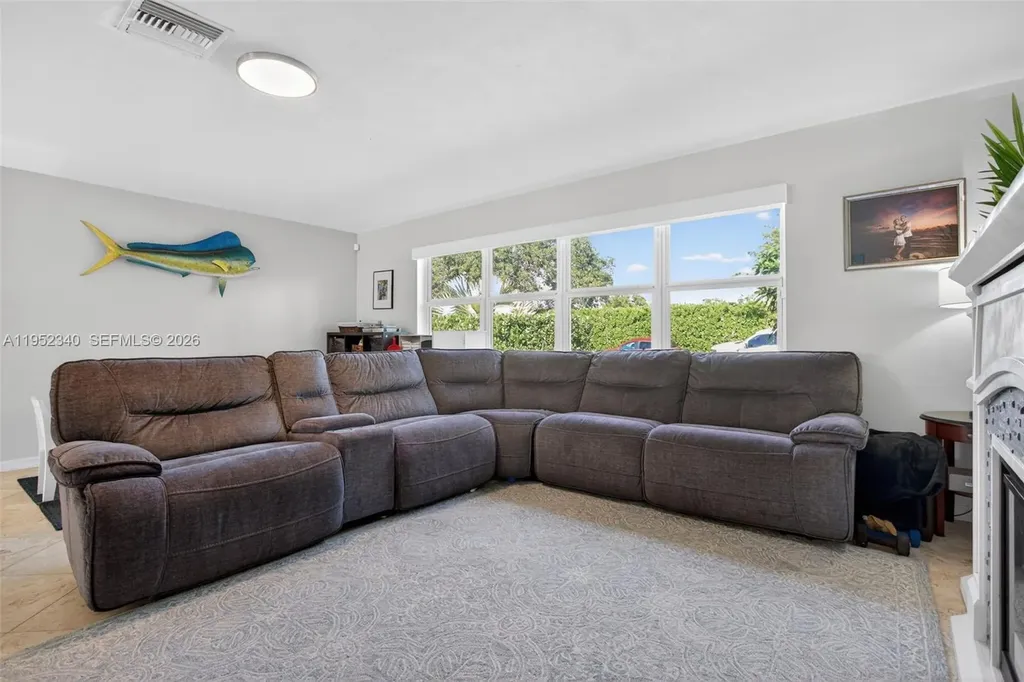 2910 NE 52nd Street Fort Lauderdale FL 33308