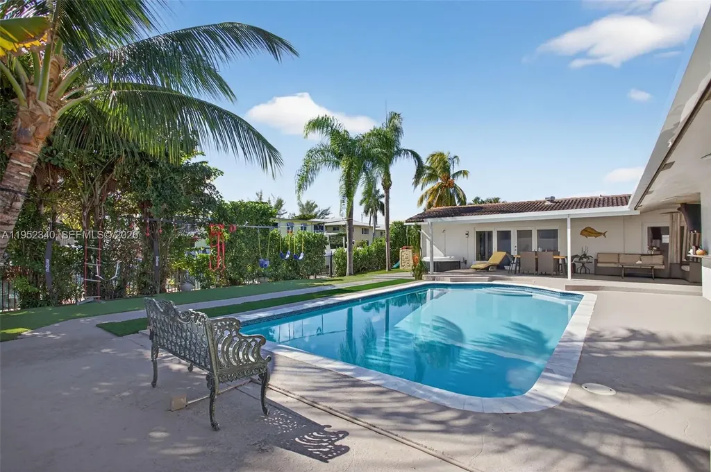 2910 NE 52nd Street Fort Lauderdale FL 33308