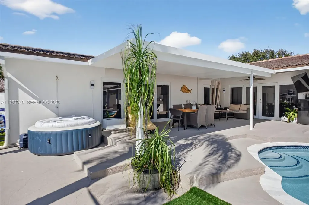 2910 NE 52nd Street Fort Lauderdale FL 33308