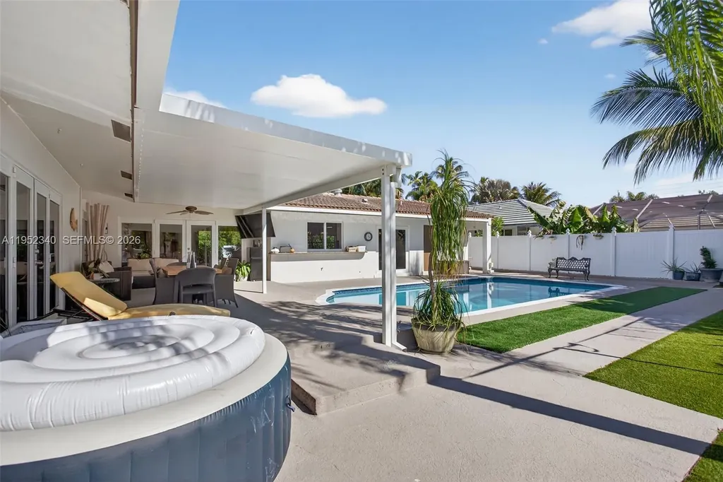 2910 NE 52nd Street Fort Lauderdale FL 33308