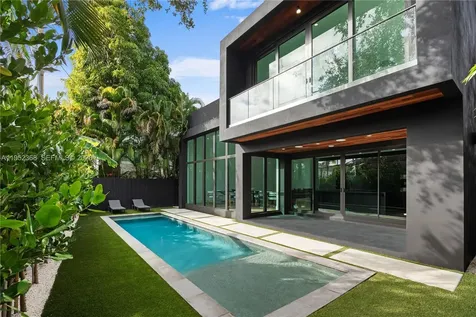 30 NE 50th Street Miami FL 33137